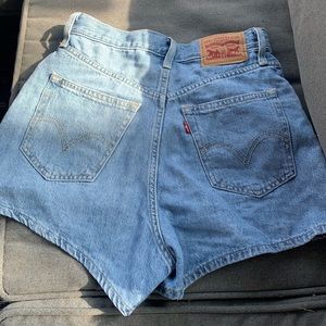 Levi’s high waisted mom shorts size 26